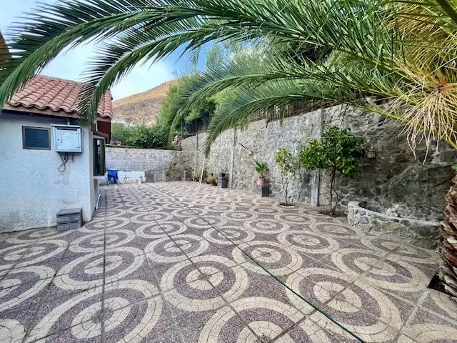 MARAVILLOSA CASA EN LOMAS DE LO AGUIRRE