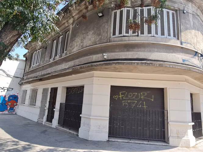 ESPECTACULAR EDIFICIO 2 PISOS: DESTINO COMERCIAL HUERFANOS C/ SOTOMAYOR