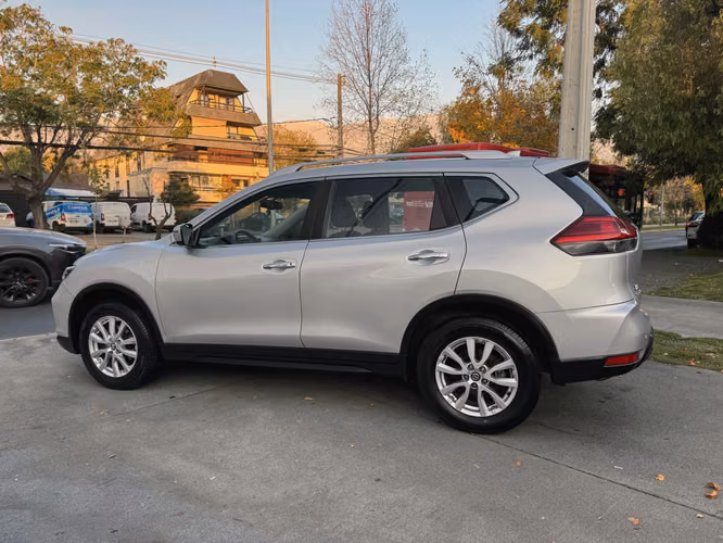 NISSAN X-TRAIL ADVANCE 2.5 AUT 4X4 MANTENCIONES EN LA MARCA FULL CARPLAY CAMARA 2021