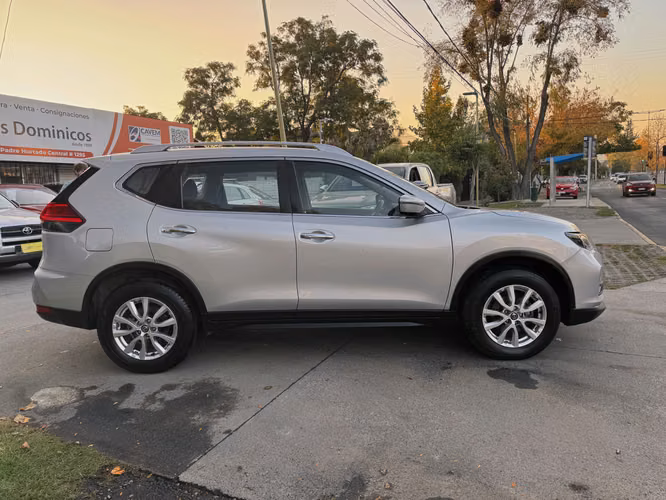 NISSAN X-TRAIL ADVANCE 2.5 AUT 4X4 MANTENCIONES EN LA MARCA FULL CARPLAY CAMARA 2021