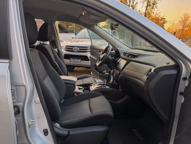 NISSAN X-TRAIL ADVANCE 2.5 AUT 4X4 MANTENCIONES EN LA MARCA FULL CARPLAY CAMARA 2021