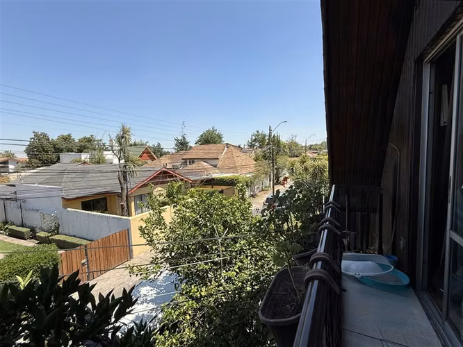 Casa en venta 2 pisos en pasaje cerrado de 5D 2B en La Reina