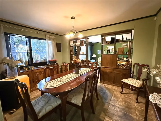 Casa en venta 2 pisos en pasaje cerrado de 5D 2B en La Reina