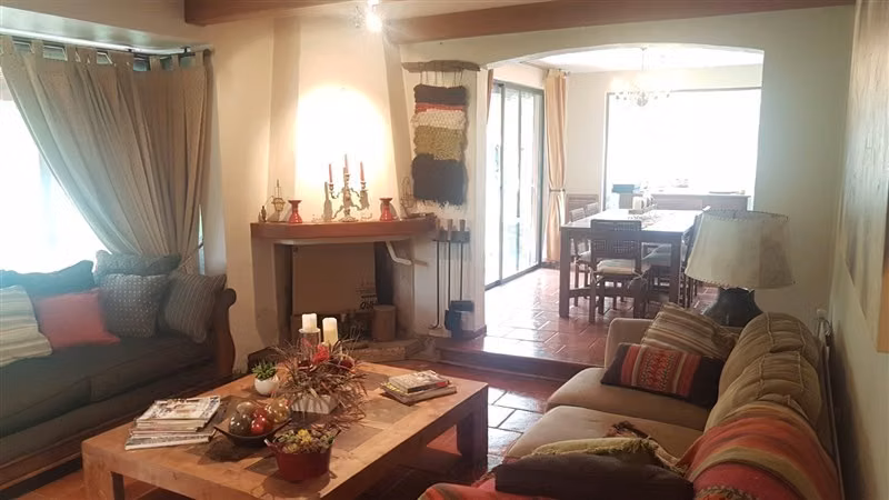 Casa en arriendo de 5 dorm. en Colina