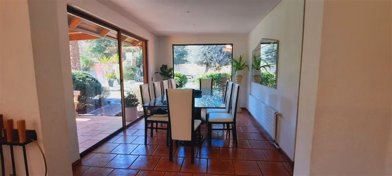 Casa en arriendo de 5 dorm. en Colina
