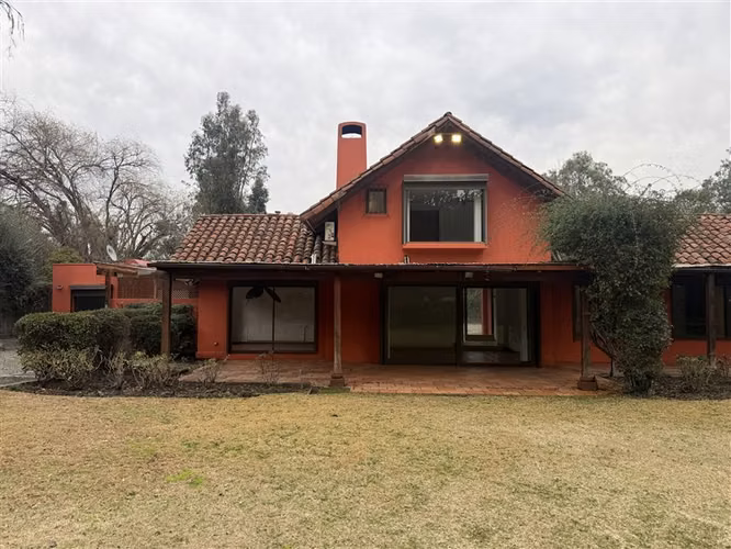 Casa en venta de 5 dorm. en Colina