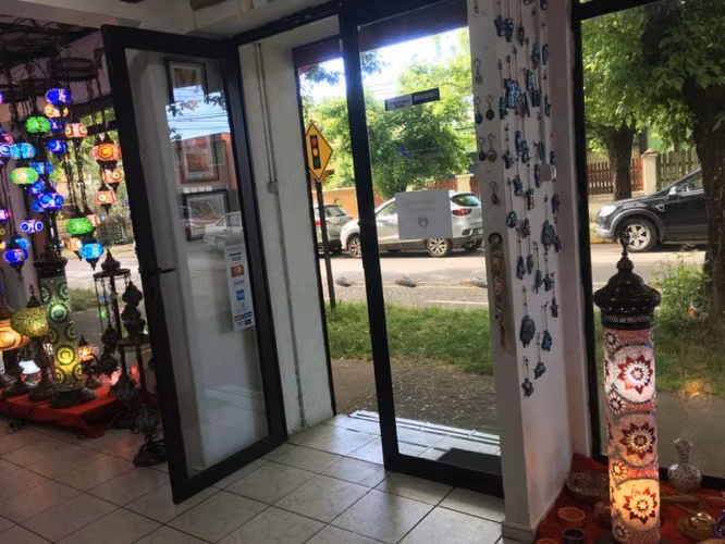Vendo local comercial en Plaza Pinto