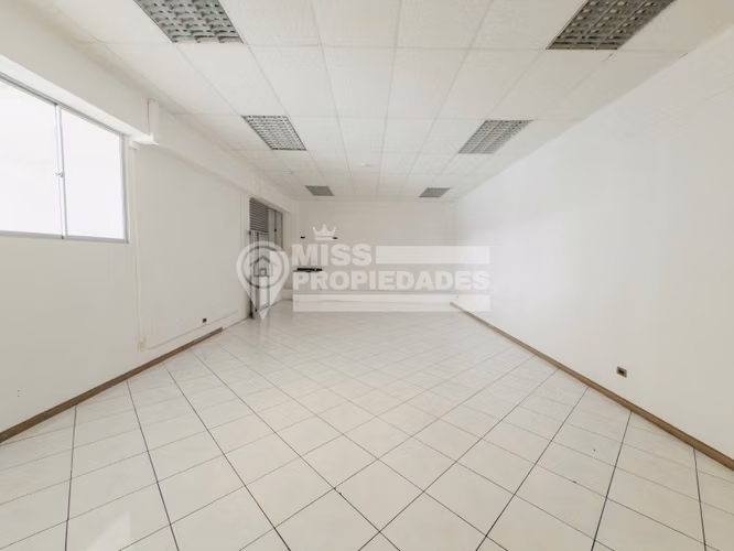 ARRIENDO | 1° PISO CORPORATIVO EN EDIFICIO MATTA