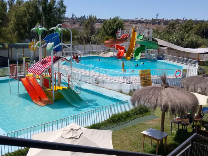 VENDE CENTRO ACUÁTICO + TERRENO - VALLENAR