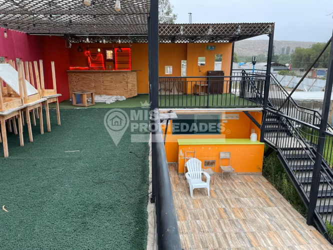 VENDE CENTRO ACUÁTICO + TERRENO - VALLENAR