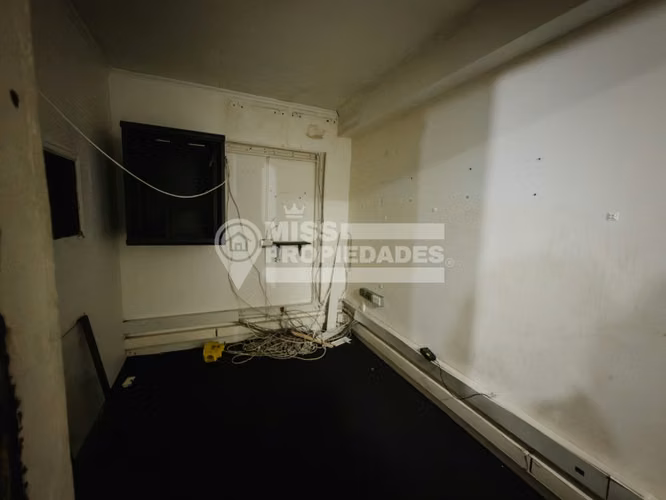 ARRIENDO - LOCAL COMERCIAL EN ESQUINA ESTRETEGICA