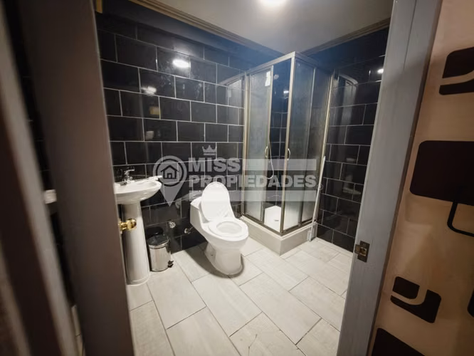 ARRIENDO - LOCAL COMERCIAL EN ESQUINA ESTRETEGICA