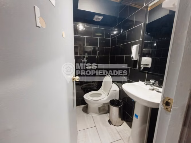 ARRIENDO - LOCAL COMERCIAL EN ESQUINA ESTRETEGICA