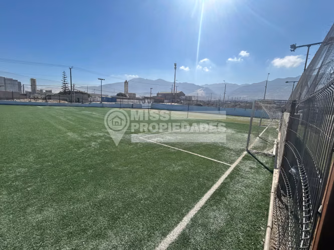 VENDE DERECHO A LLAVE - COMPLEJO DEPORTIVO