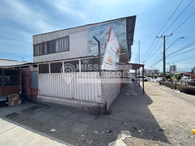 VENDE CASA COMERCIAL - CALLE EL ROBLE, SECTOR NORTE