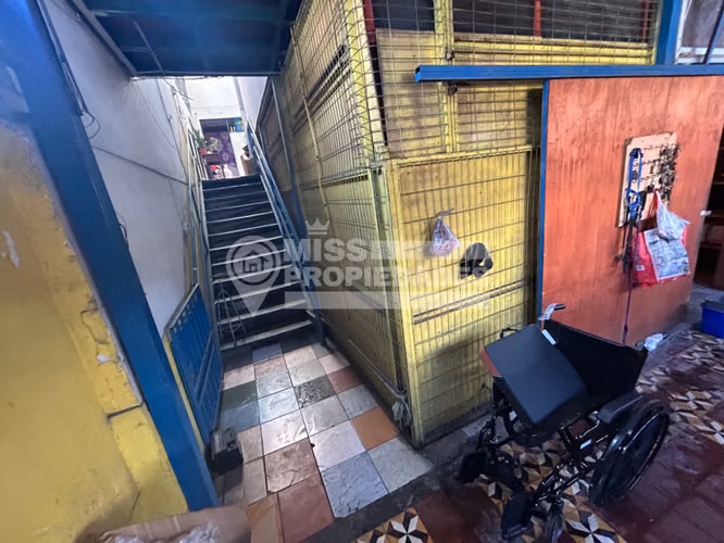 VENDE CASA COMERCIAL - CALLE EL ROBLE, SECTOR NORTE