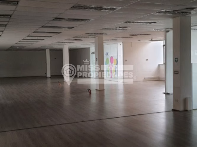 SE ARRIENDA PISO 4 DE PLANTA ABIERTA PARA OFICINAS