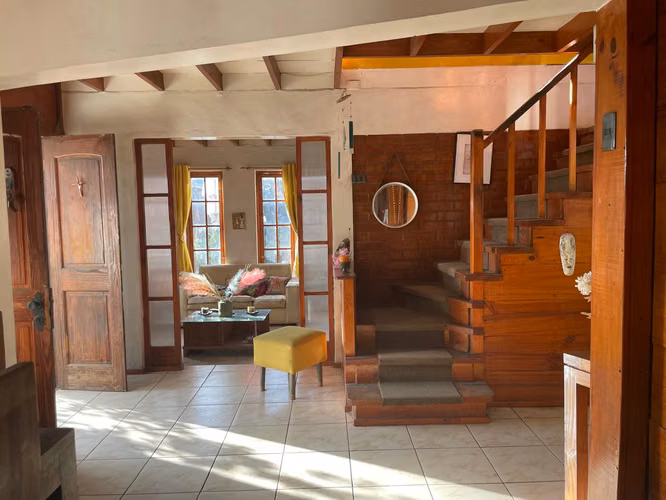 PARCELA CON CASA  Y PISCINA EN COLINA, GRAN OPORTUNIDAD