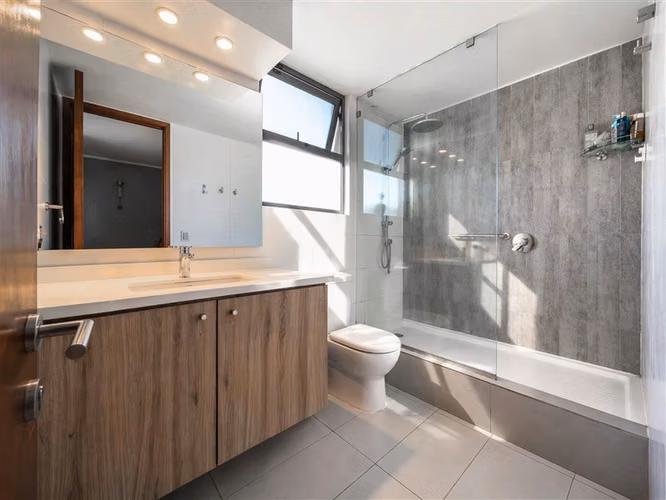 Penthouse en arriendo 3 dorm. 3 baños más servicios Vitacura