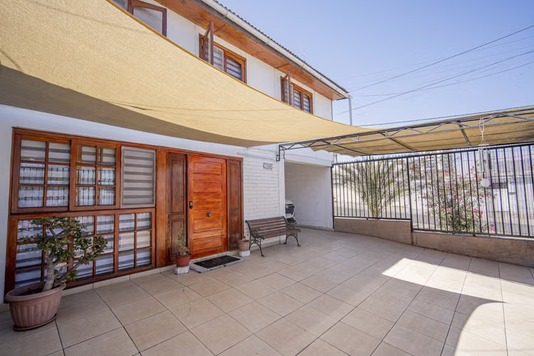 ¡POTENCIAL COMERCIAL ESTRATÉGICO! Gran Propiedad Esquina en Rubén Donoso