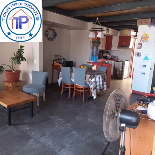 Amplia casa 4 niveles / REGULARIZADA/ Central / Iquique