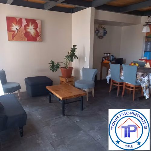 Amplia casa 4 niveles / REGULARIZADA/ Central / Iquique