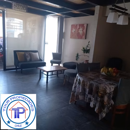 Amplia casa 4 niveles / REGULARIZADA/ Central / Iquique