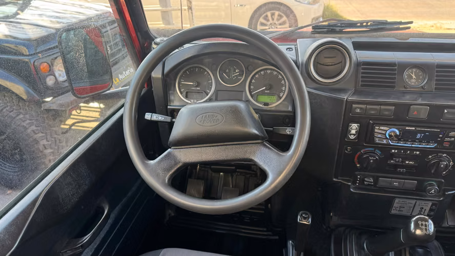 LAND ROVER DEFENDER 110 2.2 110 Diesel 4x4 Pick Up MT 2P	 (2014)