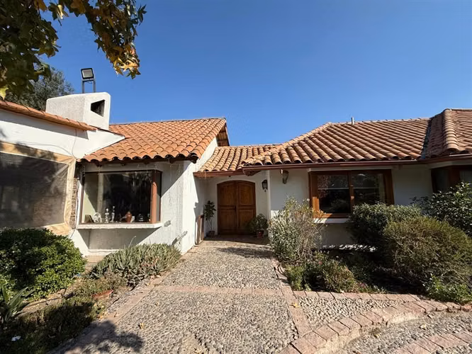 Casa en venta en Condominio cerrado 24/7 Sector Santa Ester