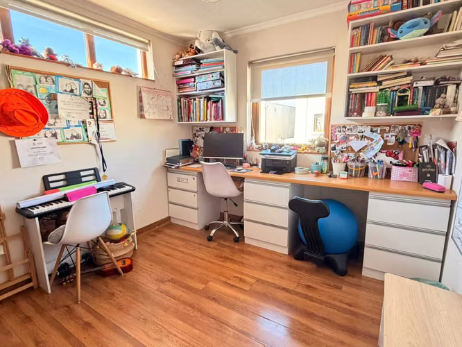 En venta Moderna casa Excelente Conectividad (160050)