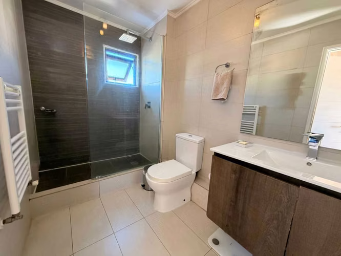 En venta Moderna casa Excelente Conectividad (160050)