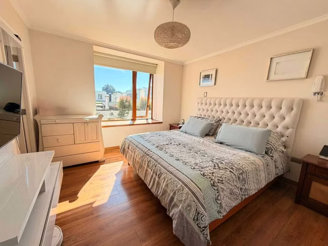 En venta Moderna casa Excelente Conectividad (160050)