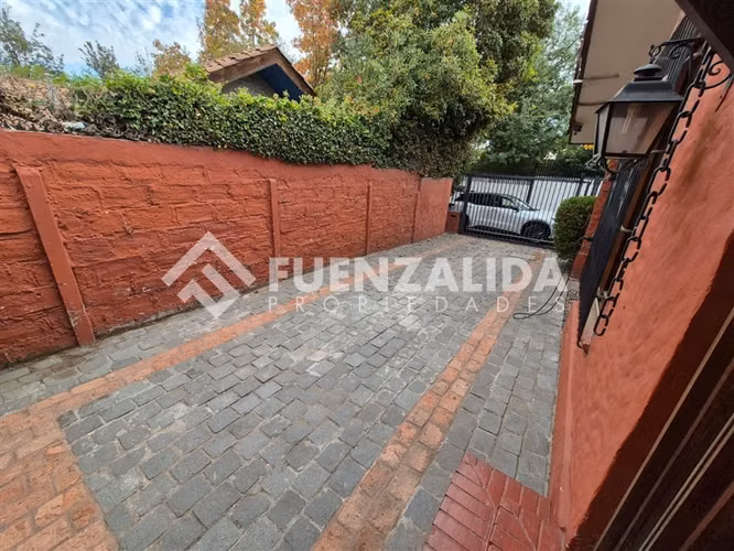 Casa en venta de 3 dorm. en La Reina