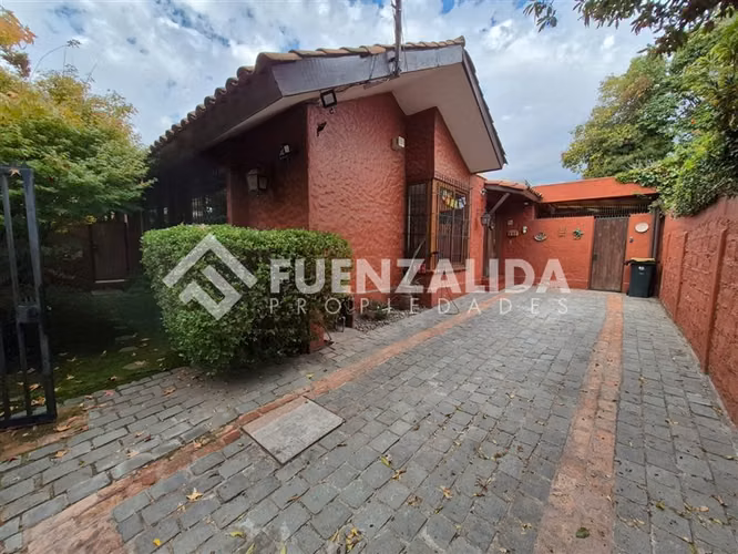 Casa en venta de 3 dorm. en La Reina