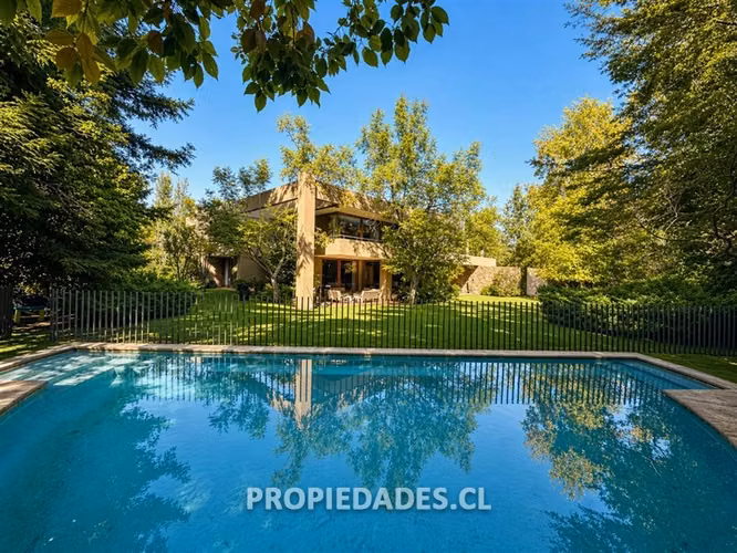 Casa en venta de 5 dorm. en Las Condes