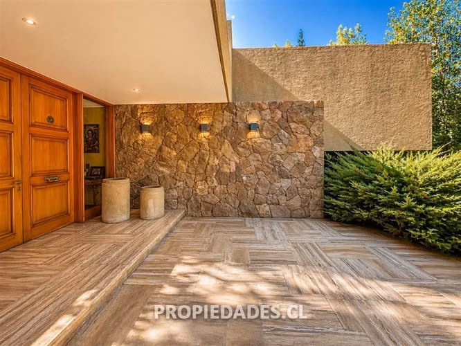 Casa en venta de 5 dorm. en Las Condes - Imagen 3