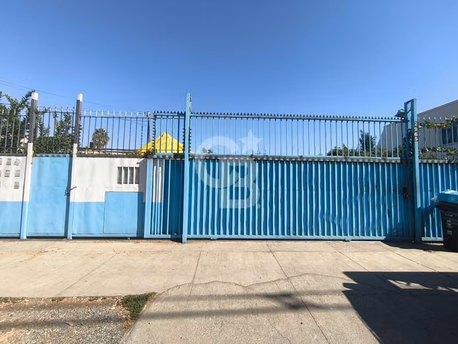 Terreno uso comercial en Macul, Amplio y bien conectado
