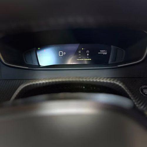 Peugeot 2008 HYBRID MHEV 136 (2025)