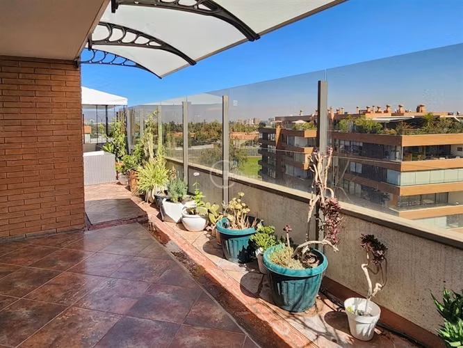 Departamento en venta de 4 dorm. en Vitacura