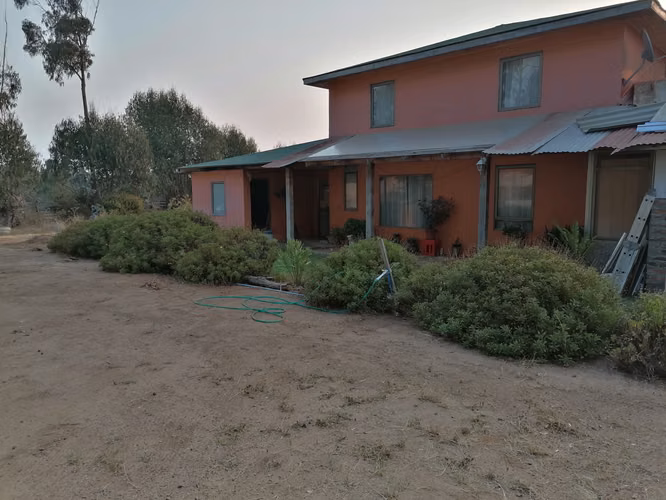 PARCELA  CON CASA Y PISCINA TECHADA , ALGARROBO