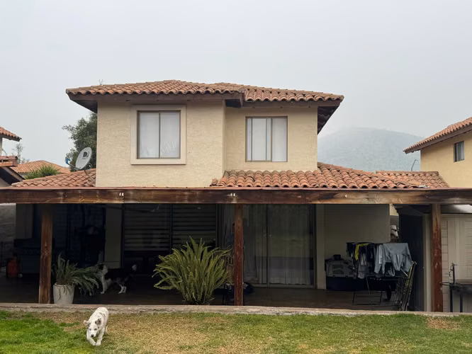 CASA FRENTE A PLAZA CON ACCESO A LAGUNA  AIRES DE CHICUREO