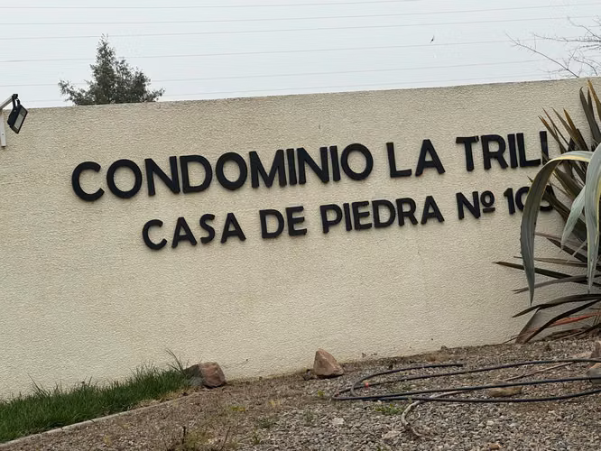 CASA FRENTE A PLAZA CON ACCESO A LAGUNA  AIRES DE CHICUREO