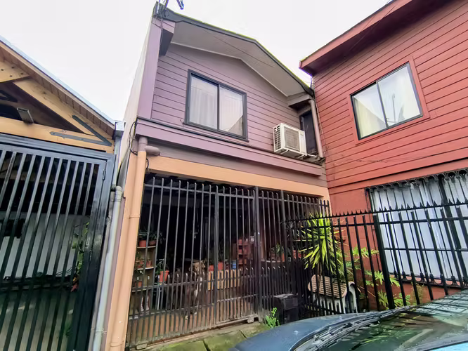 ACOGEDORA Y AMPLIA CASA EN VILLA MONTERRICO CHILLÁN - Imagen 1