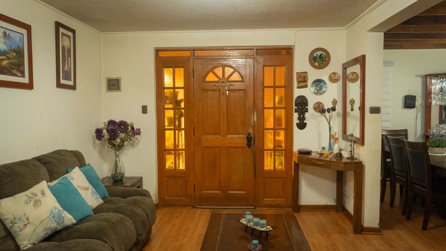 ACOGEDORA Y AMPLIA CASA EN VILLA MONTERRICO CHILLÁN - Imagen 6