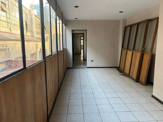 AMPLIO LOCAL COMERCIAL EN CALLE VICTORIA VALPARAÍSO - Imagen 10