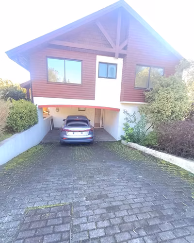 SE ARRIENDA CASA CON GRAN TERRENO, PARA EMPRESAS, OFICINAS,