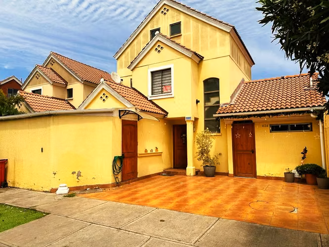 VENTA CASA CON 5 DORMITORIOS 3 BAÑOS EN CONDOMINIO PUDAHUEL