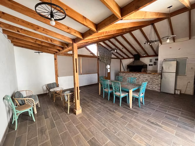 AMPLIA CASA AMOBLADA EN ARRIENDO