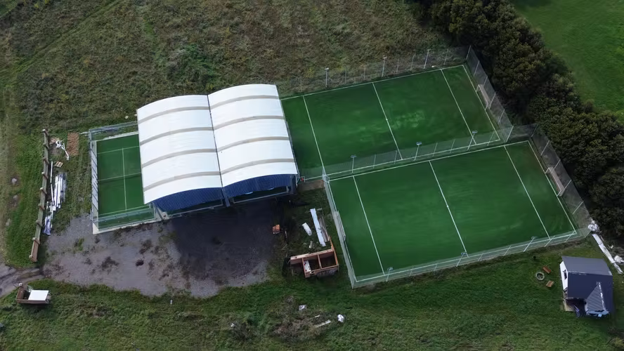 VENTA PARCELA CON INFRAESTRUCTURA DEPORTIVA Y CABAÑA - Imagen 8