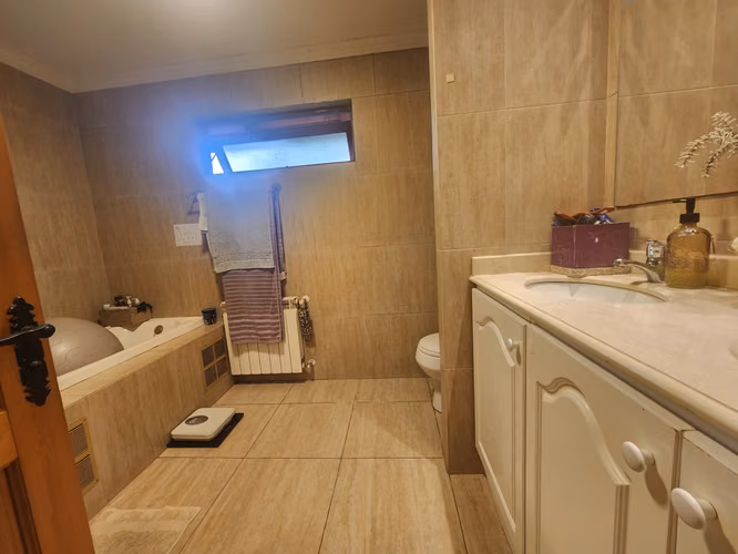 CASA EN VENTA DE ARQUITECTURA DISTINTIVA EN CAMINO BOTROLHUE - Imagen 16